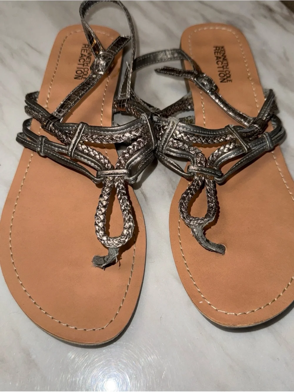 Keneth Cole flat sandals size woman’s 9